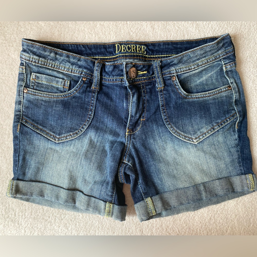 Decree Women’s Size 7 Blue Denim Shorts